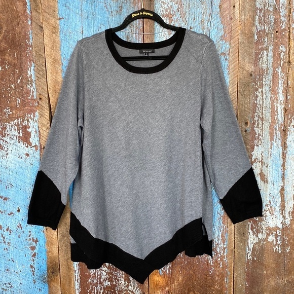 Verve Ami Sweaters - Verve Ami Gray & Black Asymmetrical Sweater Size 1X